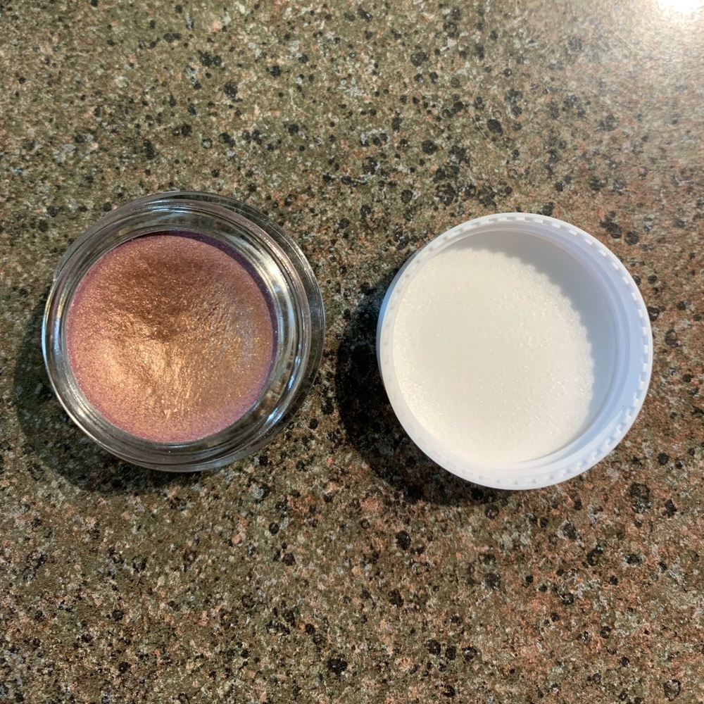 Phytosurgence cream eye shadow “Defiant Dhalia”
